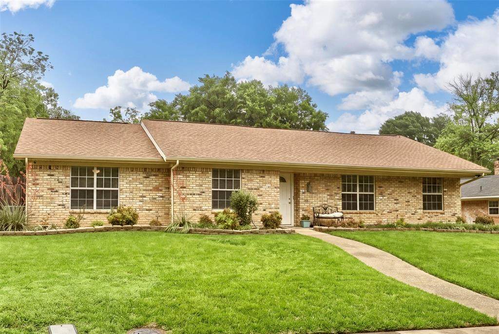2909 Brookview Drive - Photo 1