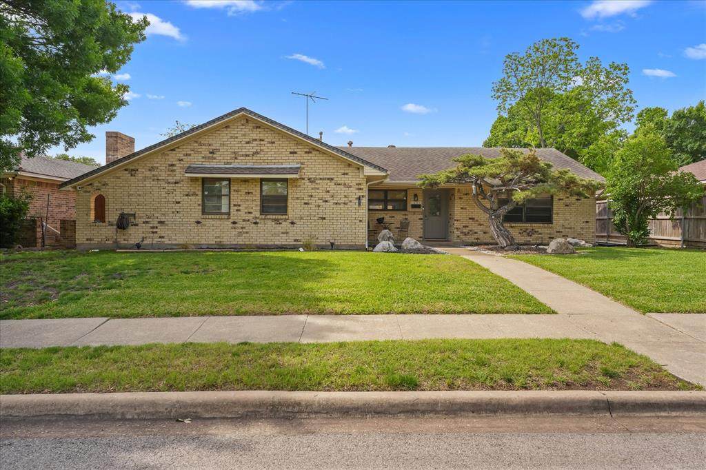 1426 Lexington Drive - Photo 1