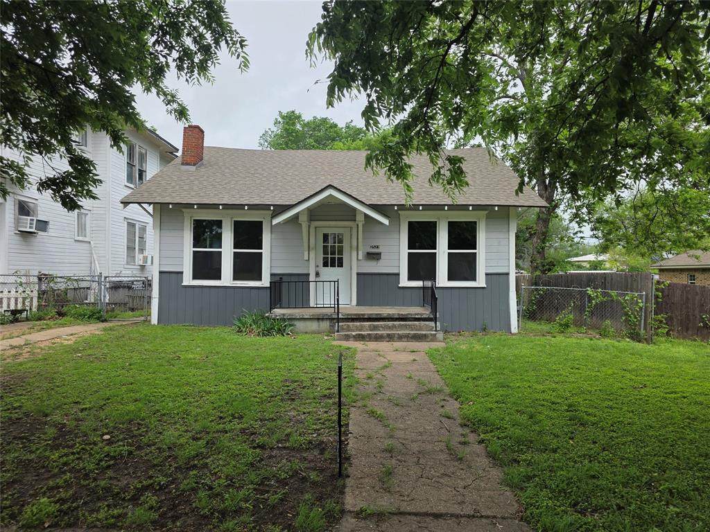 2523 Sanger Avenue - Photo 1