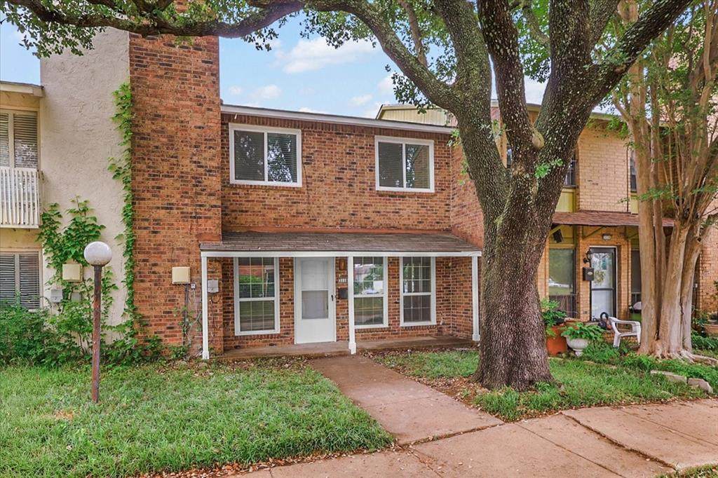 3118 Roundtree Lane - Photo 1
