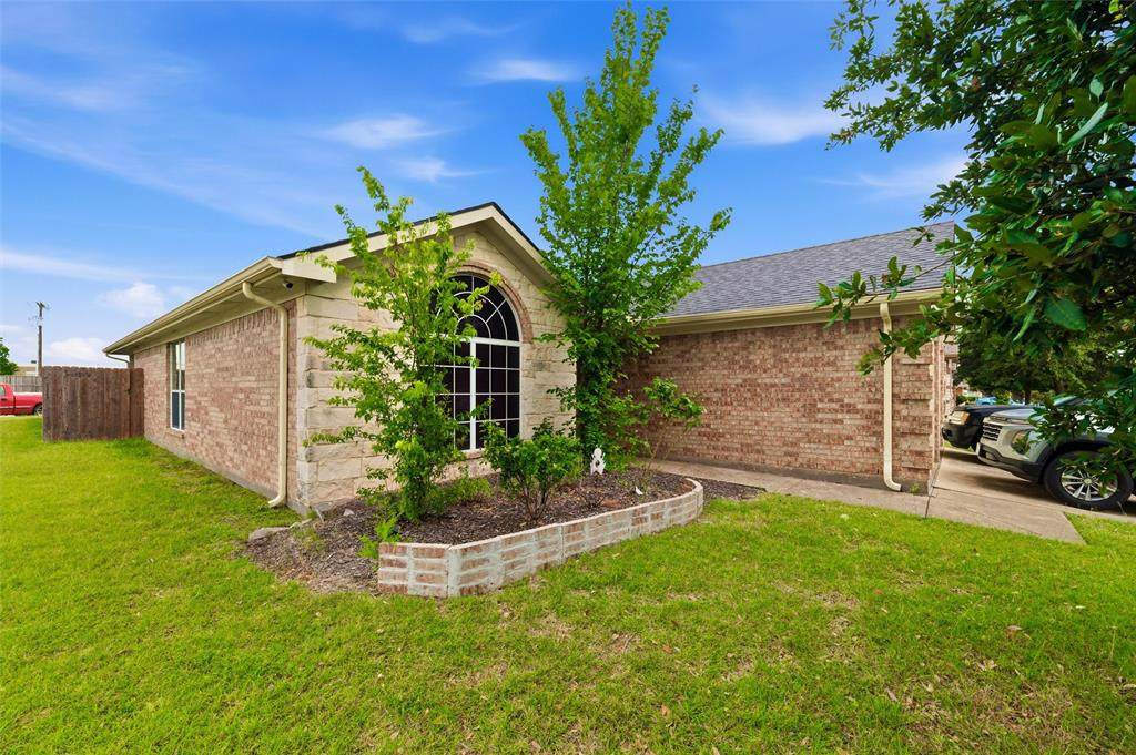 612 Owen Trail - Photo 1