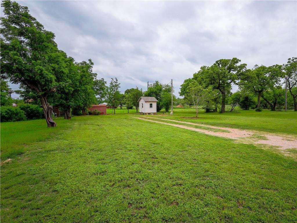 609 12th St - Photo 1