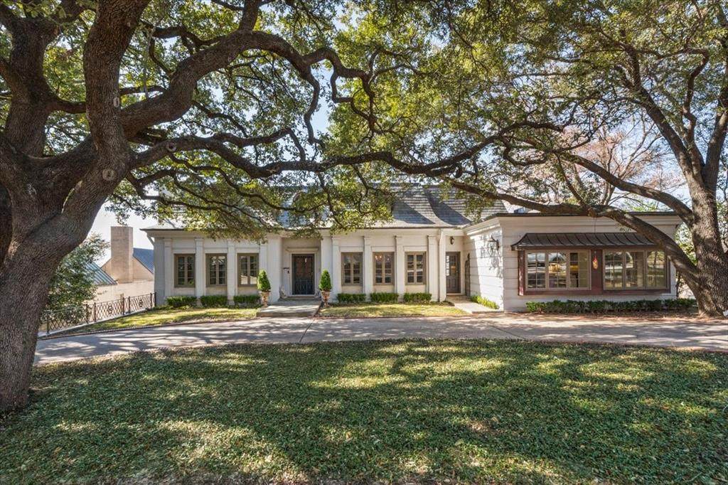 212 Hazelwood Drive - Photo 1