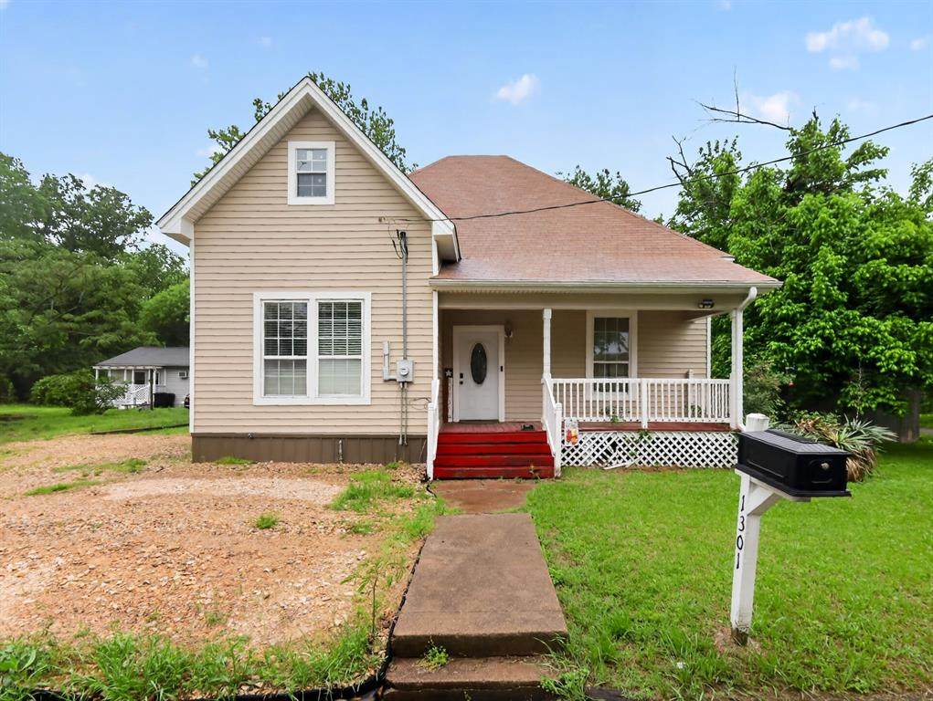 1301 Locust Street - Photo 1