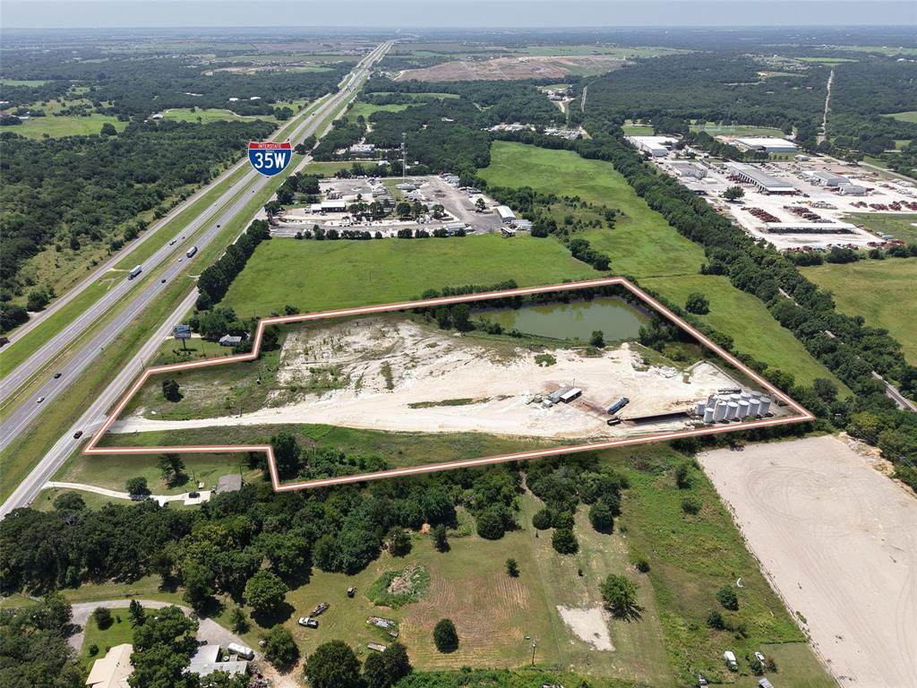 7924 Interstate 35 - Photo 1