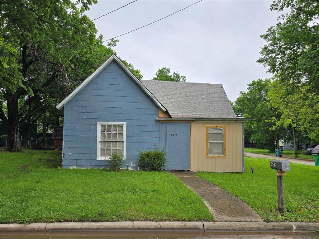 602 Weaver Street - Photo 1
