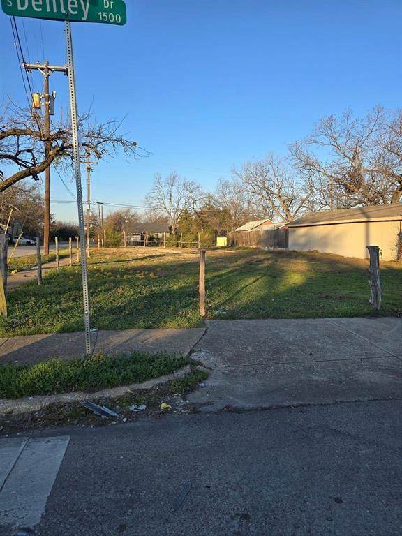 1547 Denley Drive - Photo 1