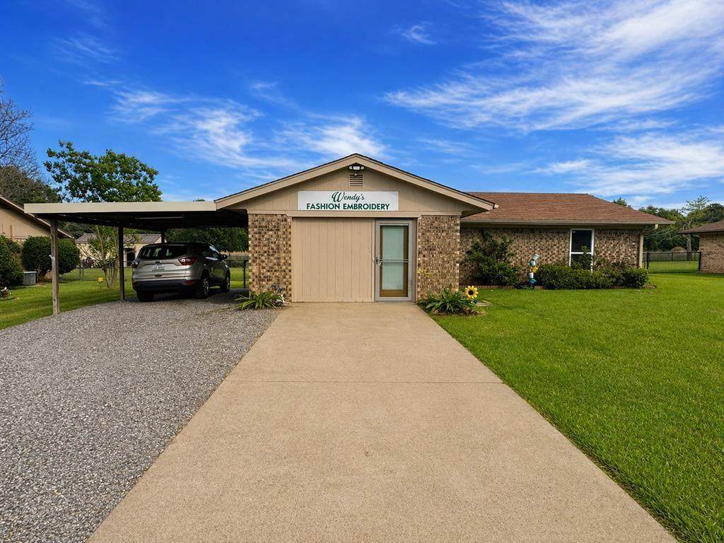5230 Fm 2495 - Photo 1