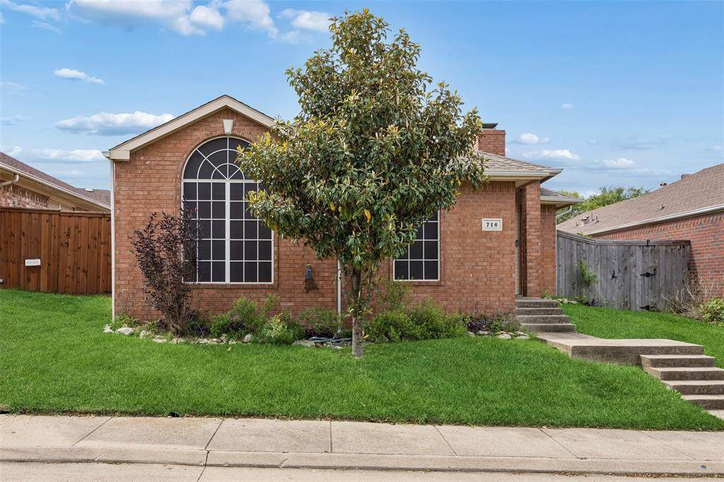 716 Ashbrook Drive - Photo 1