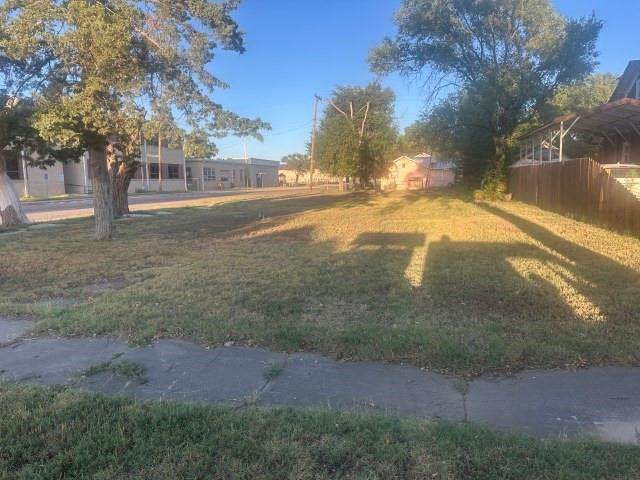 901 Oak Avenue - Photo 1