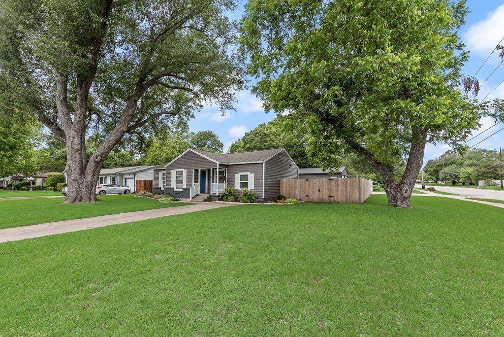 313 Grace Lane - Photo 1