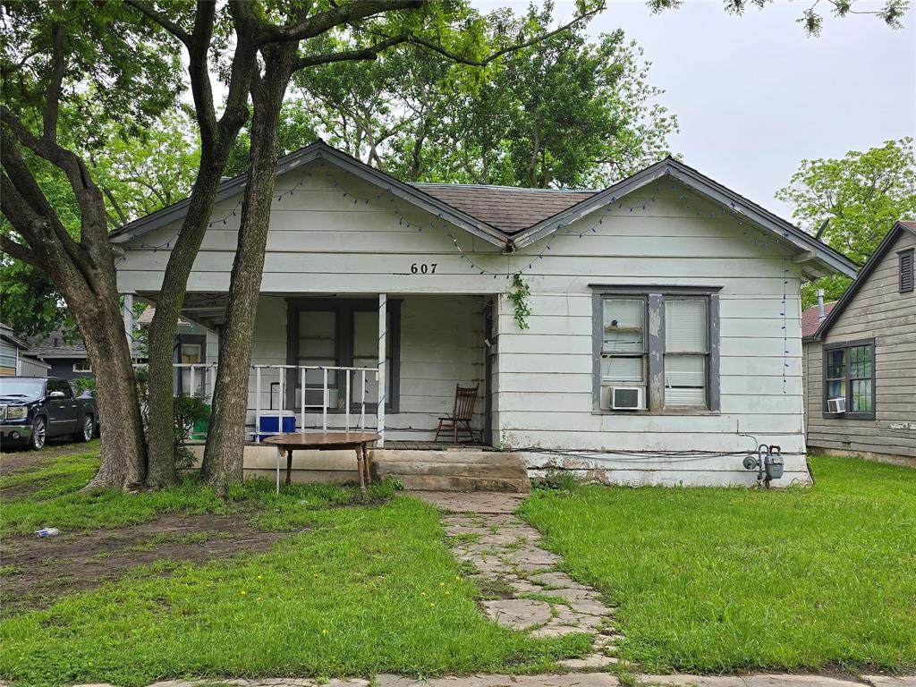 607 Moran Street - Photo 1