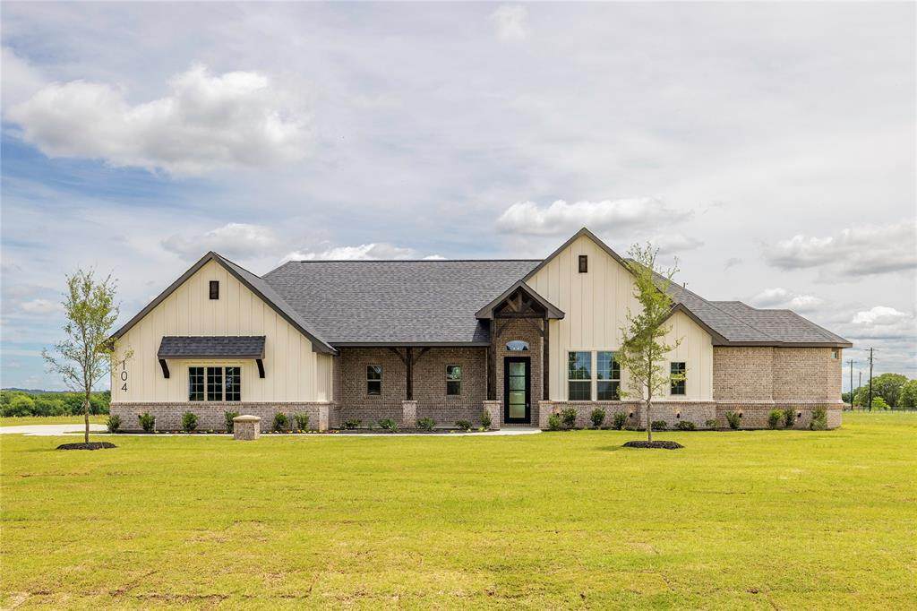 104 Prairie Winds Drive - Photo 1