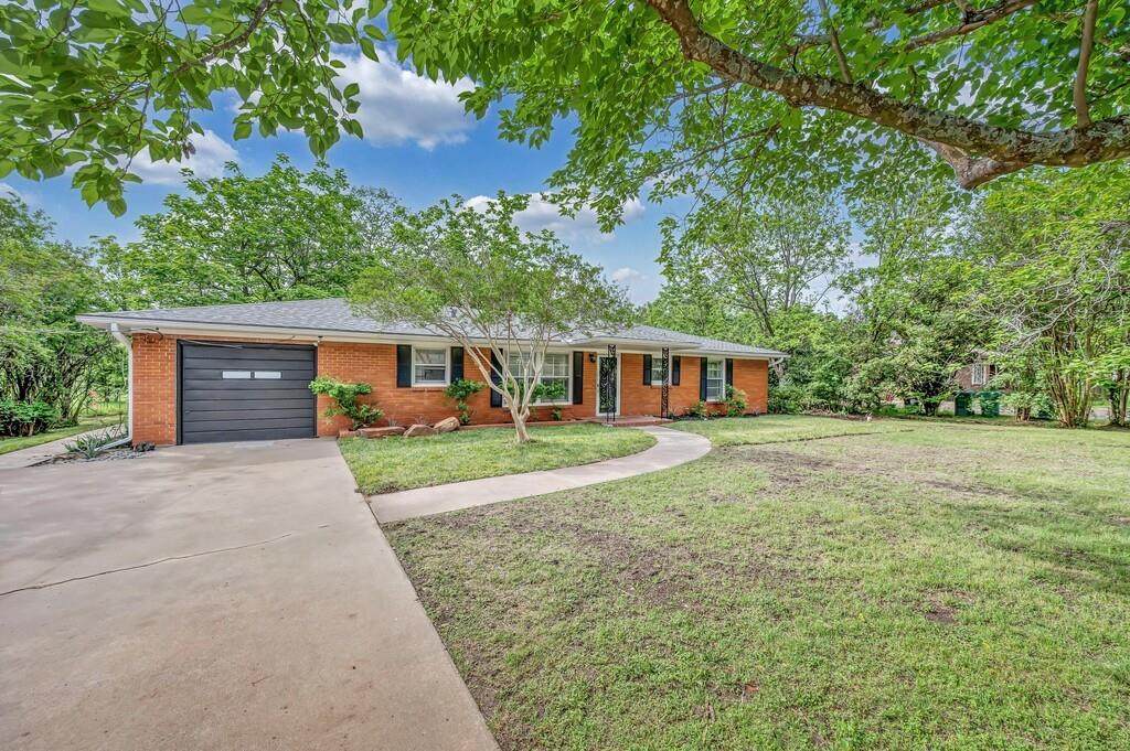 311 Newland - Photo 1