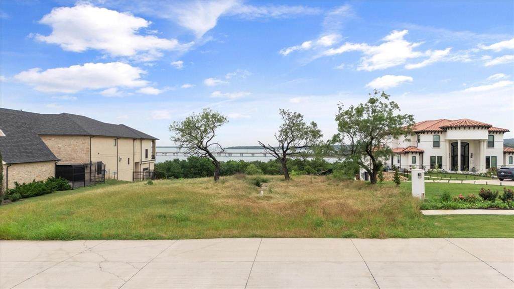 1047 Mallard Pointe Drive - Photo 1
