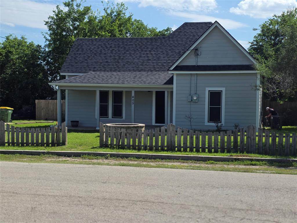 405 Graham Street - Photo 1