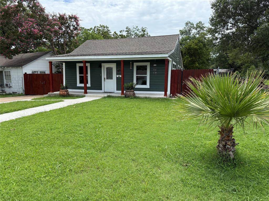 2724 Gurley Avenue - Photo 1