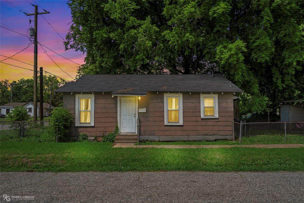 901 Many Street - Photo 1