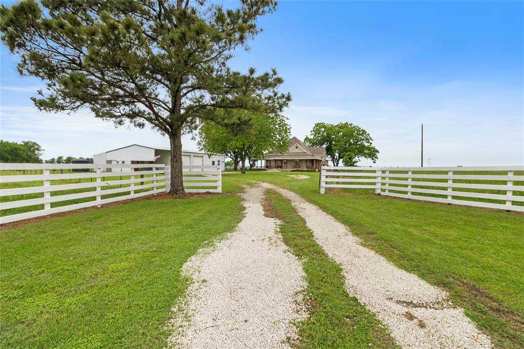 406 Ellis - Photo 1
