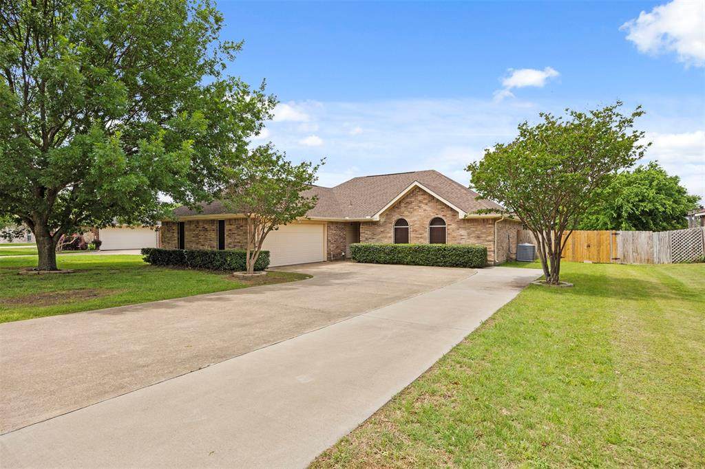 225 Cobblestone Circle - Photo 1