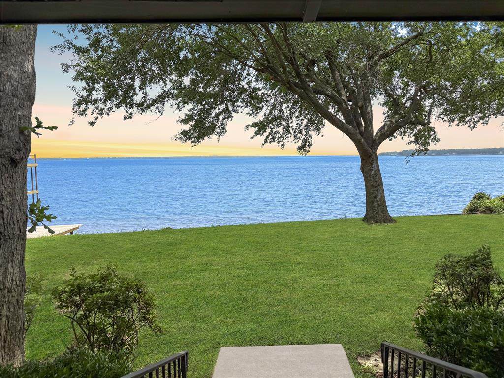 1006 Beverly Circle - Photo 1