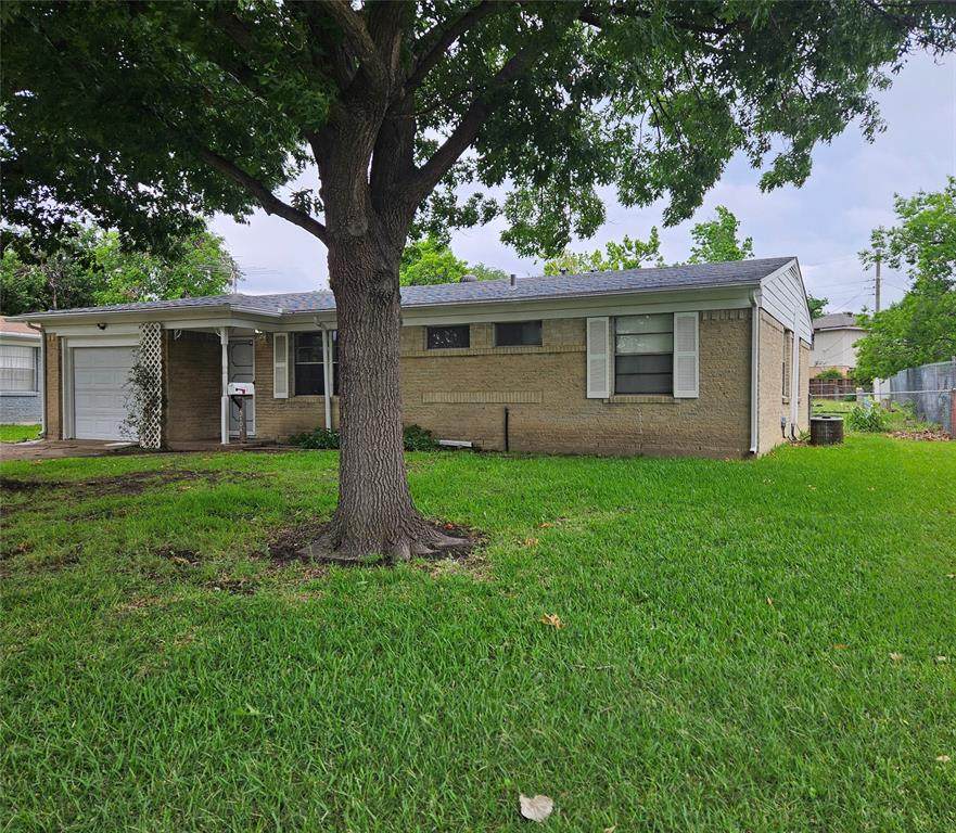 4704 Salem Drive - Photo 1