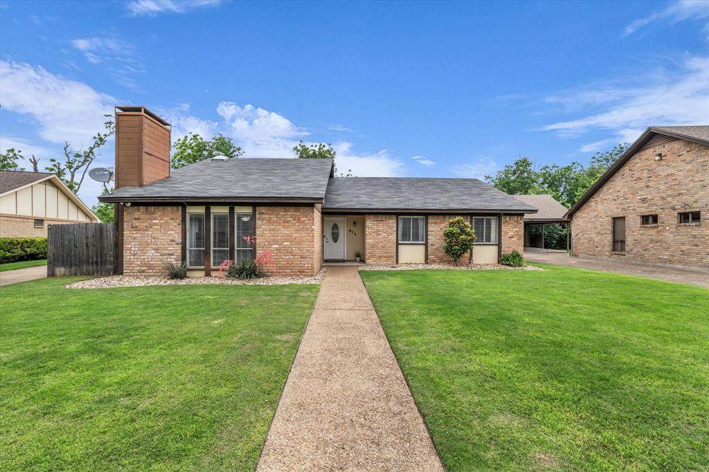 913 Montclair Drive - Photo 1