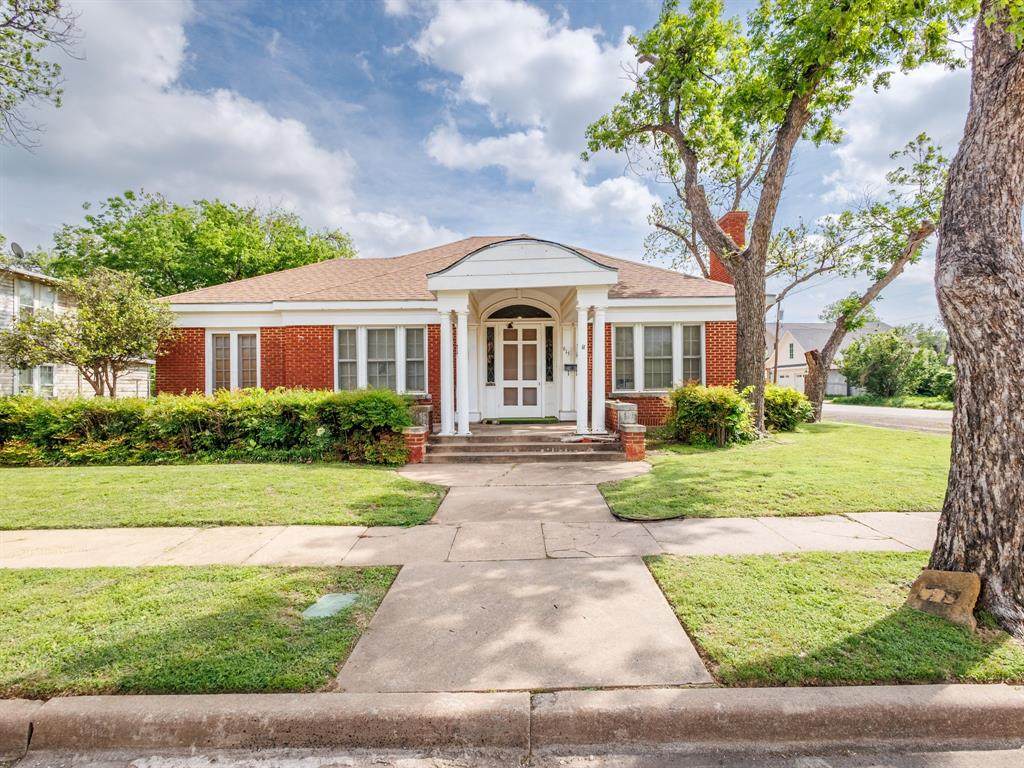 615 Liveoak Street - Photo 1