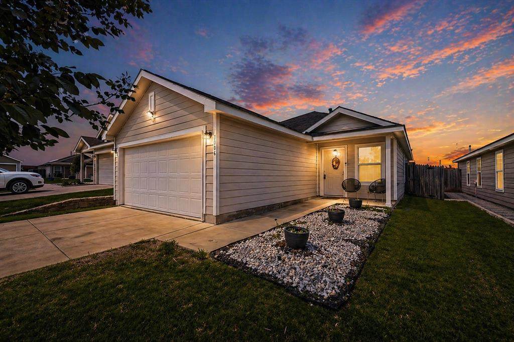 1806 Barrie Way - Photo 1