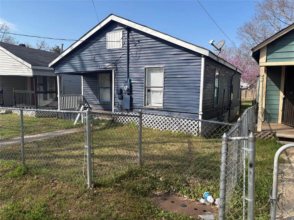 605 Kelly Street - Photo 1