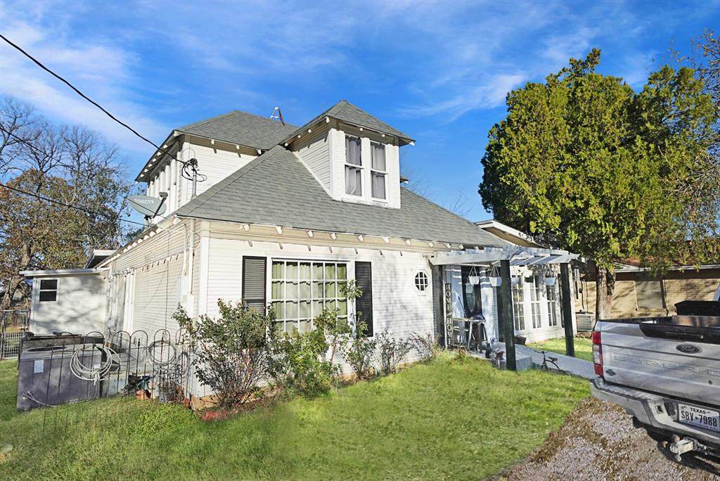 241 Ross Avenue - Photo 1