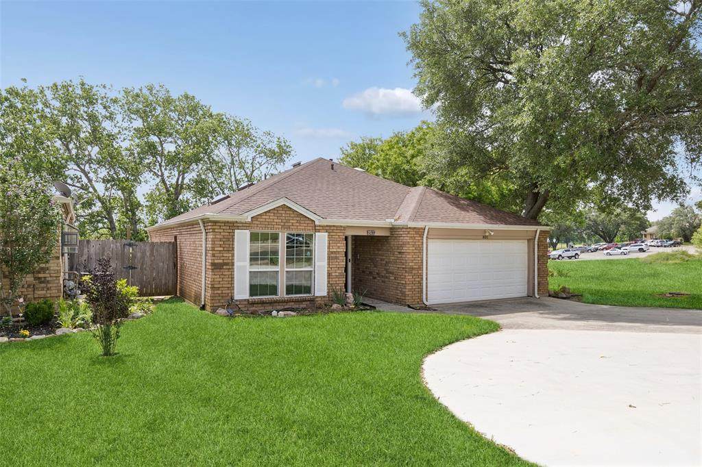 801 Country Club Place - Photo 1