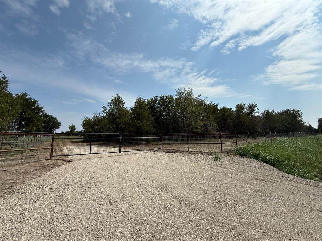 1039 County Road 4109 - Photo 1