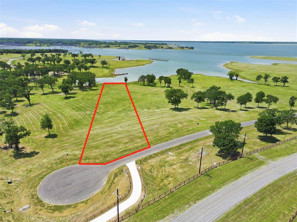 215 Lakeshore Terrace - Photo 1