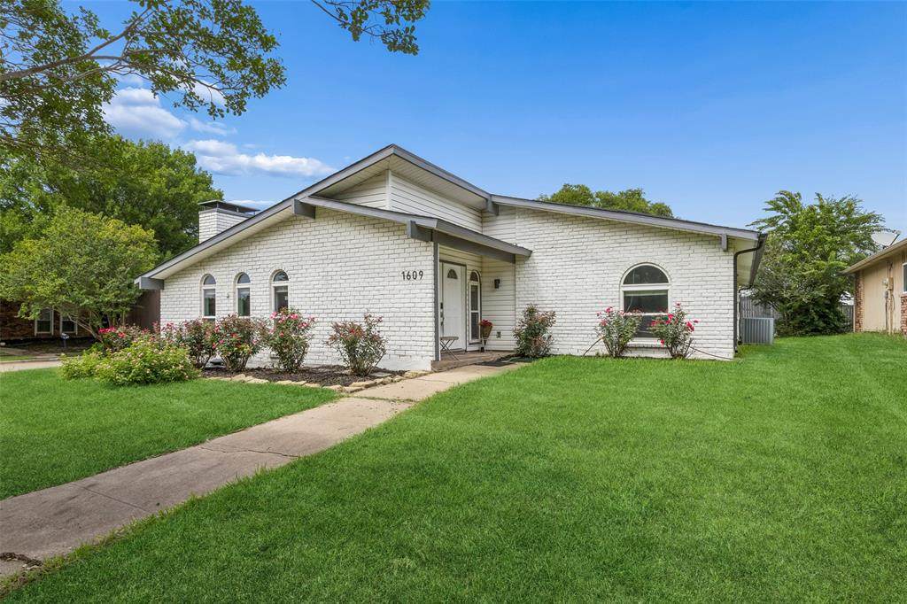 1609 California Trail - Photo 1