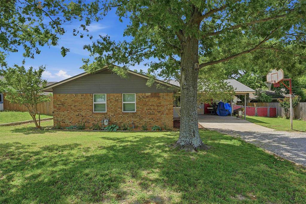 111 Pecan Street - Photo 1