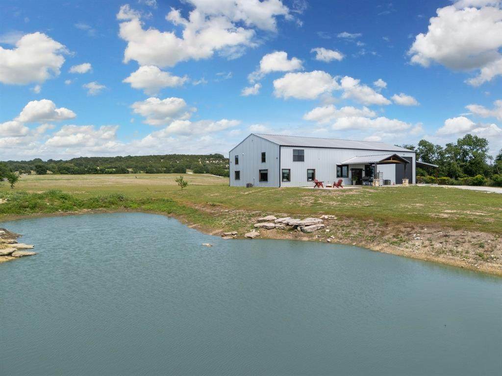 1875 Fm 2136 - Photo 1