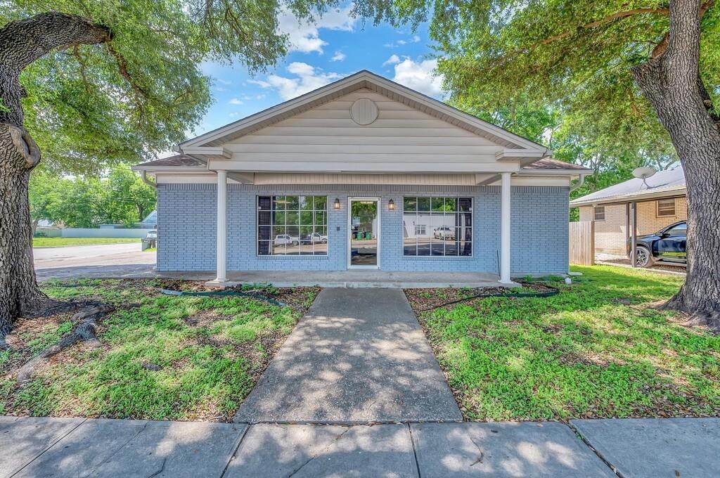 706 5th Street - Photo 1