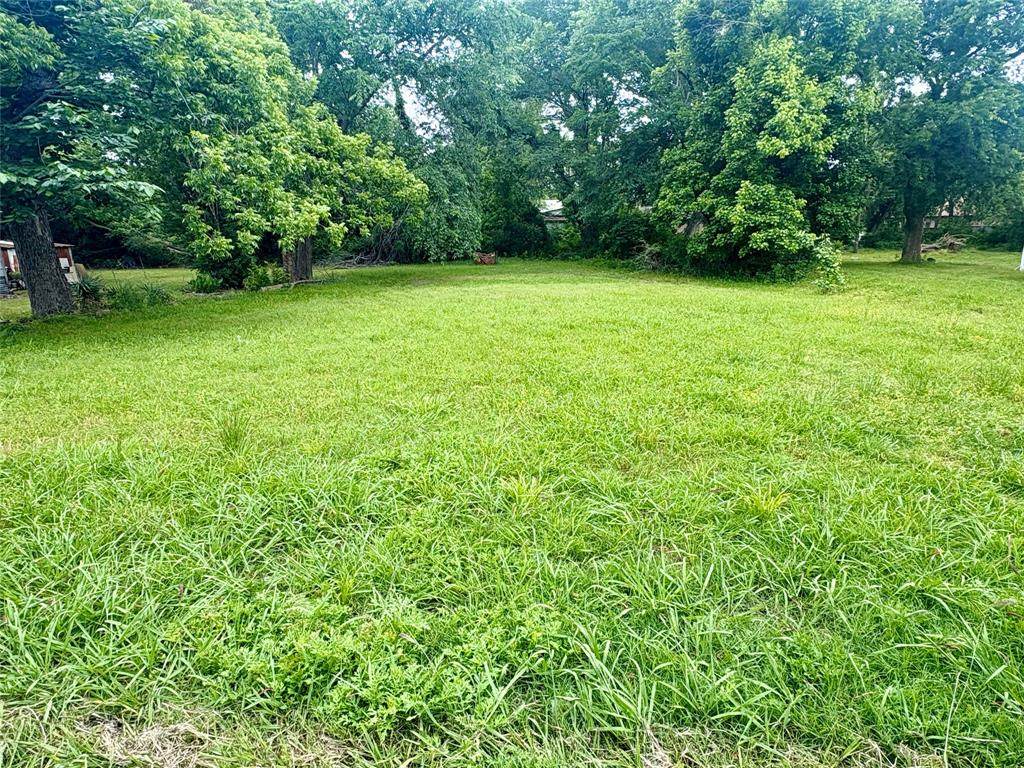 704 8th Street - Photo 1