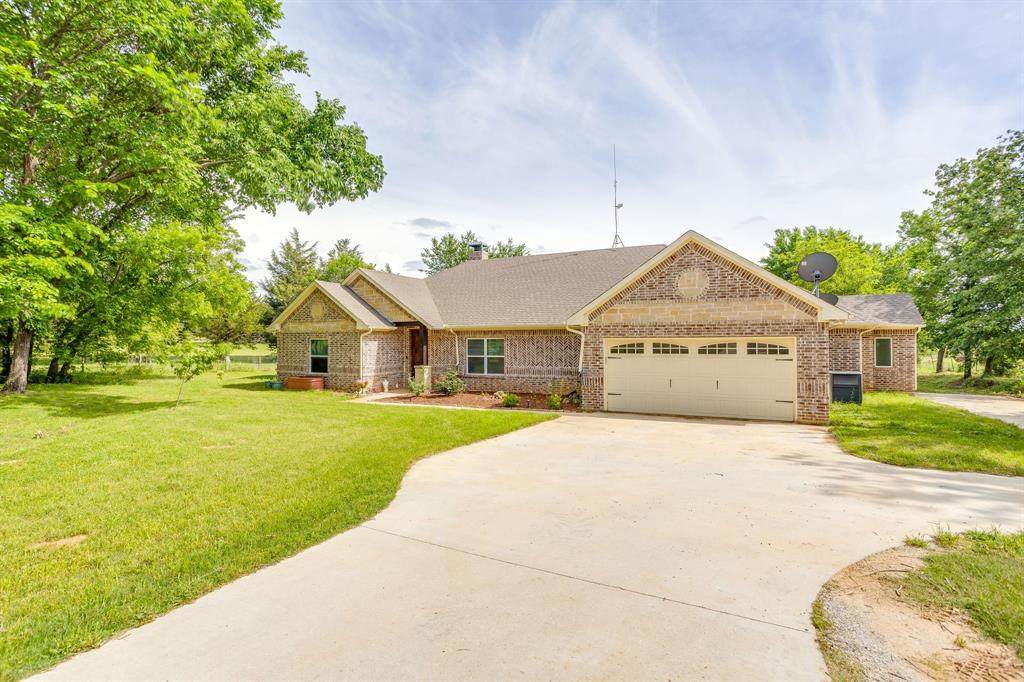 739 County Road 3696 - Photo 1