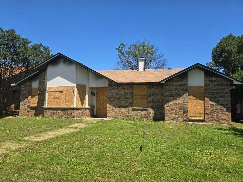 2820 Hamlett Lane - Photo 1