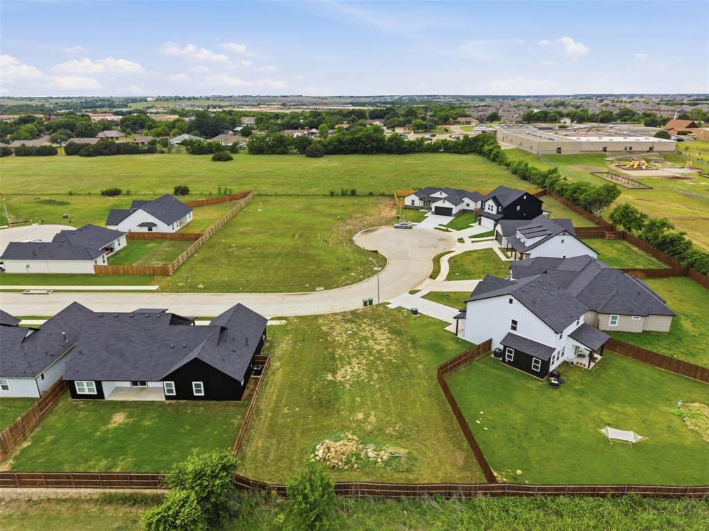 572 Highview Court - Photo 1