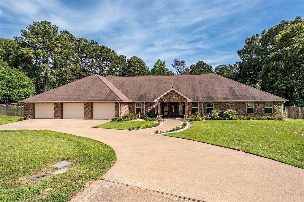 19135 Bynum - Photo 1
