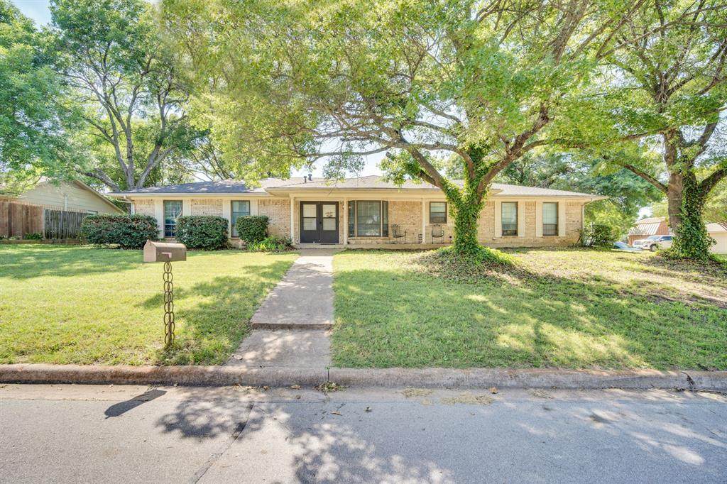401 Westview Terrace - Photo 1