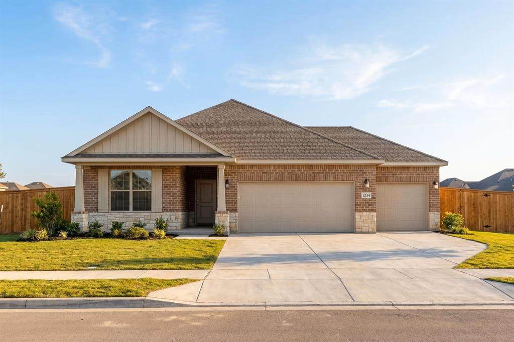 206 Briarwood Drive - Photo 1