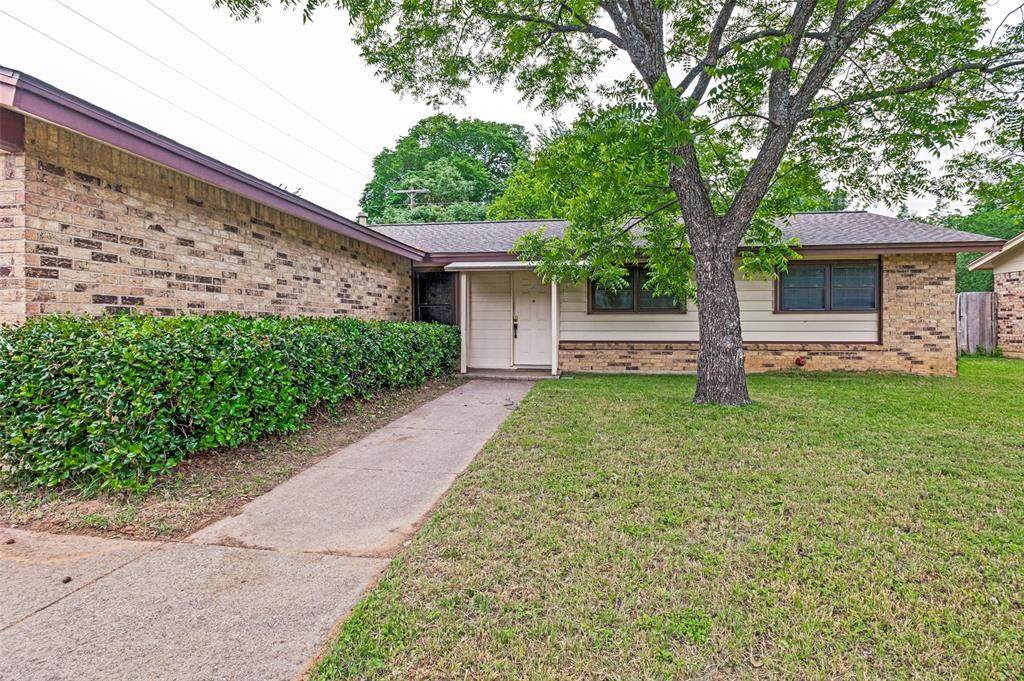 2605 Hollywood Drive - Photo 1