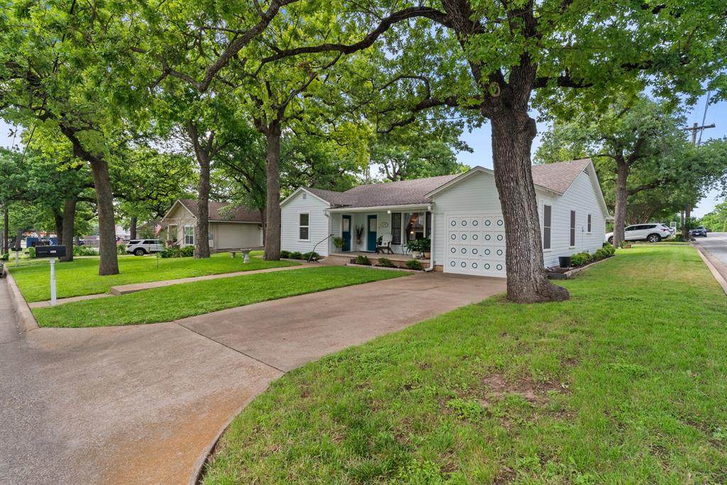 119 Akard Street - Photo 1