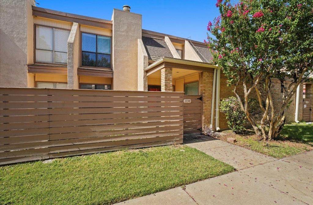 3121 Park Lane - Photo 1