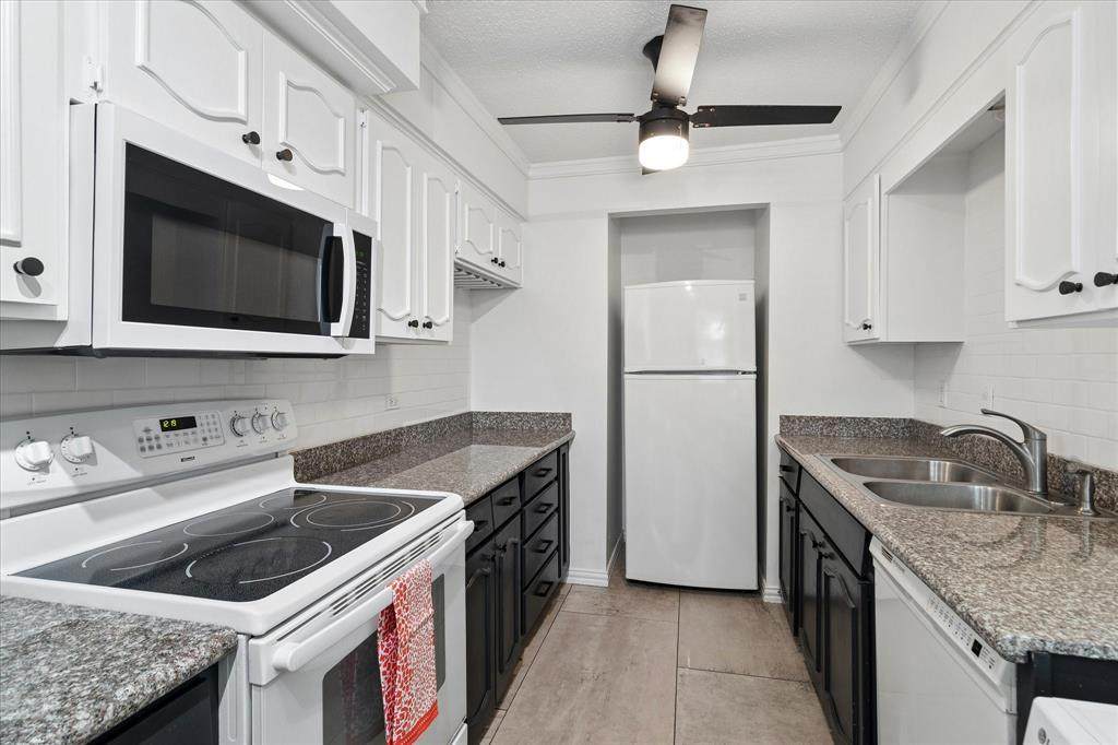 7806 Royal Lane - Photo 1