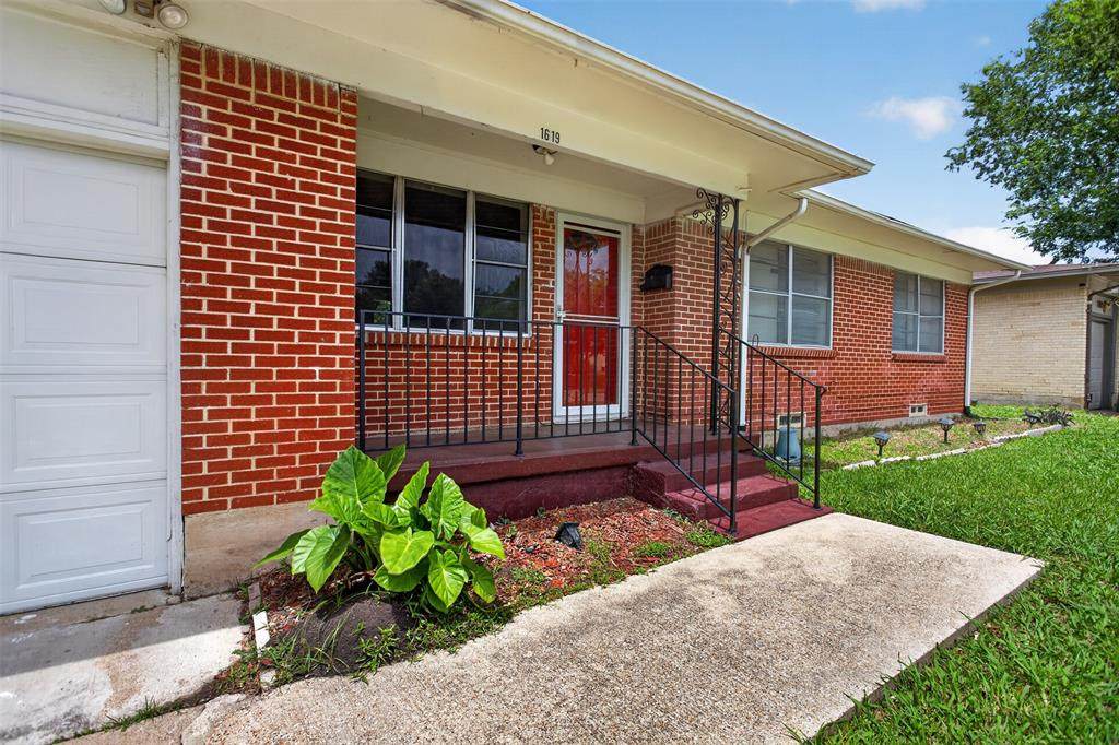 1619 Longview Street - Photo 1